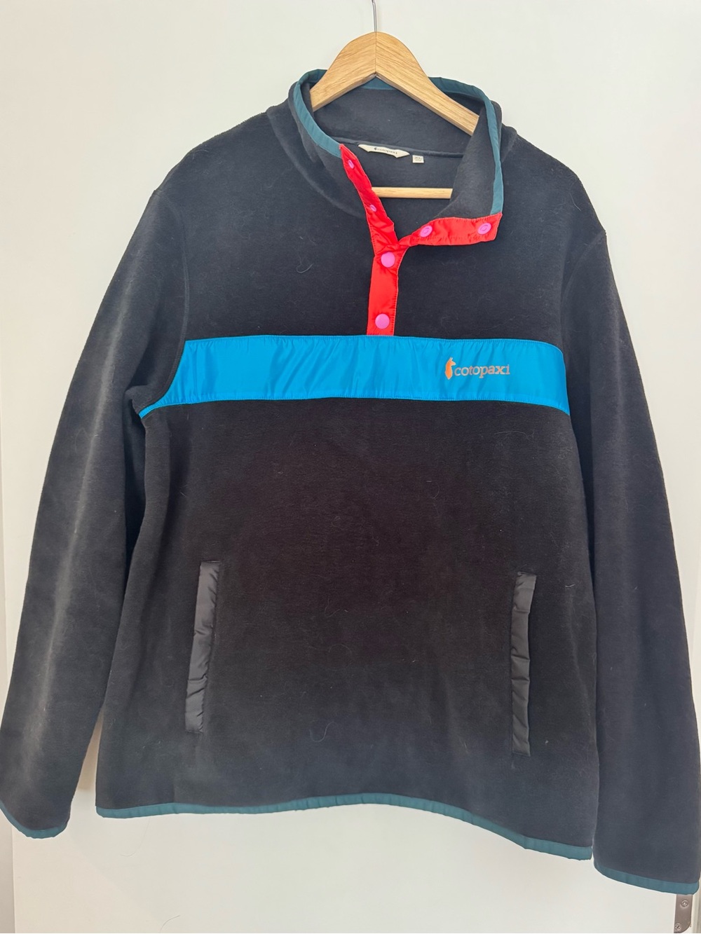 Cotopaxi women’s Black Fleece Pullover with Blue Stripe XL